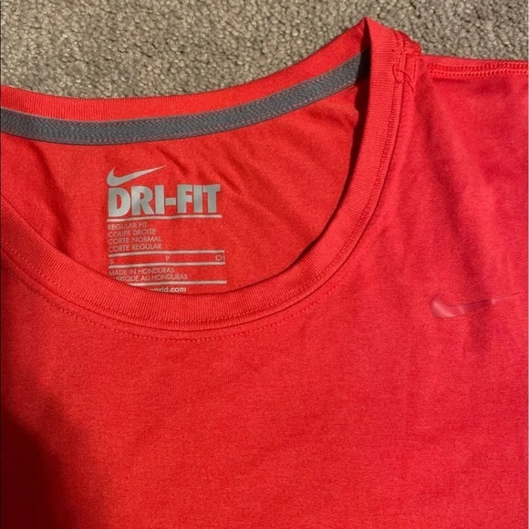 Sold Nike Dri-fit Long Sleeve Tops - Picture 4 of 4